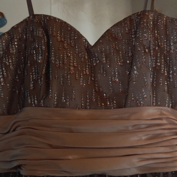 🧁B2G1🧁 NV Couture Glittery Grey and Peach Strapless Special Occasion Dress - Picture 5 of 9